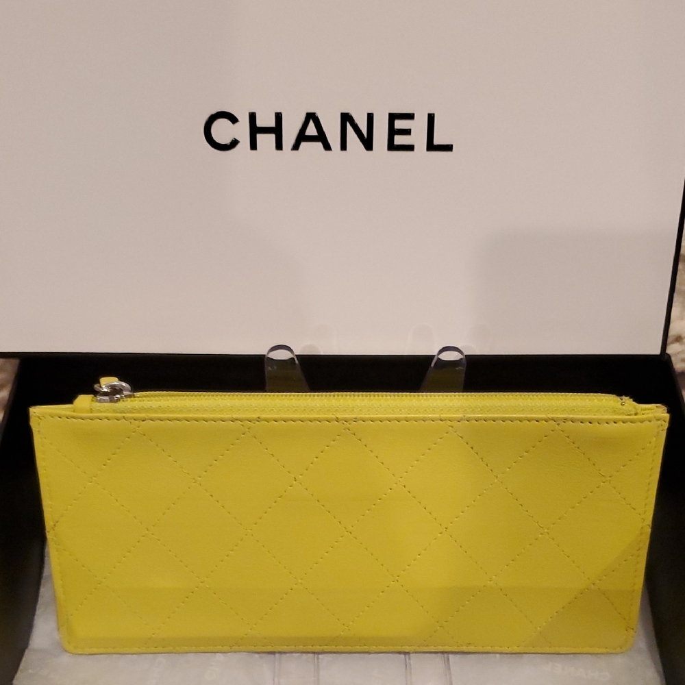 Chanel Yellow Quilted Wallet Set (2 pieces for sale) - Picture 6 of 17